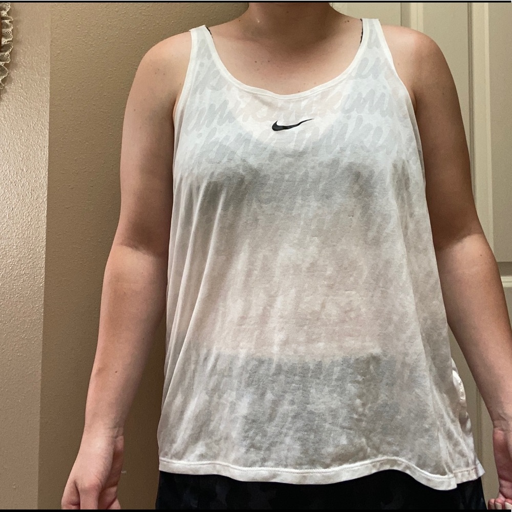 Women’s Nike tank top with opening in the back